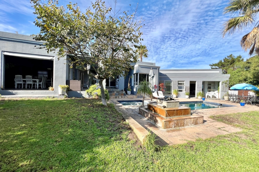 To Let 3 Bedroom Property for Rent in Van Riebeeckstrand Western Cape